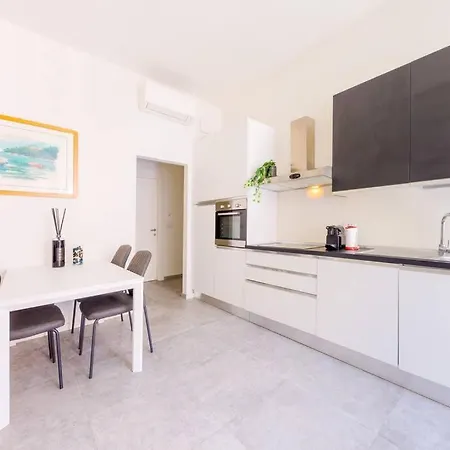 Appartement Center Portofino - Free Parking - By The Sea - Ac - Free Wi-fi *