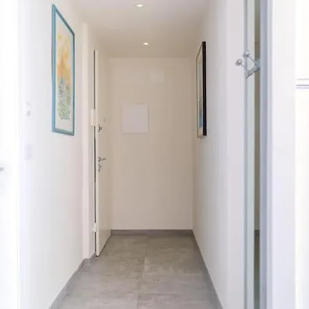 Center Portofino - Free Parking - By The Sea - Ac - Free Wi-fi Apartment *